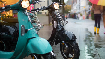 Фотография к новости: Алматыда электросамокат мінген бойжеткенді көлік қағып кетті