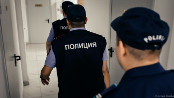 Фотография к новости: Алматыда күзетшіні соққыға жыққан ер адам ұсталды