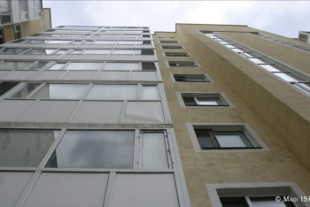 Фотография к новости: Алматыда жасөспірім қыз 16 қабатты үйден құлап, қаза тапты