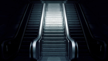 Фотография к новости: Мәскеуде метродағы эскалаторда төрт жасар баланың аяғы қысылып қалды