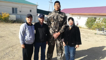 Фотография к новости: Көліктің моторын көтеріп, 3 адамның жұмысын істейтін алып арманын айтты