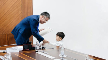 Фотография к новости: 3 жасар атыраулық Дінмұхаммед Президенттен алғыс хат алды