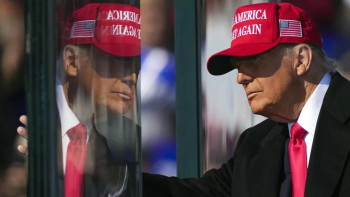 Фотография к новости: Трамптың артында кім тұр