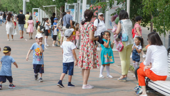 Фотография к новости: Аналарға қосымша жәрдемақы беру керек – сарапшы