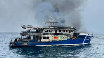 Фотография к новости: Тайландта туристер мінген кеме өртенді