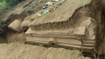 Фотография к новости: Жер сілкінісінен кейін көне сарай табылды