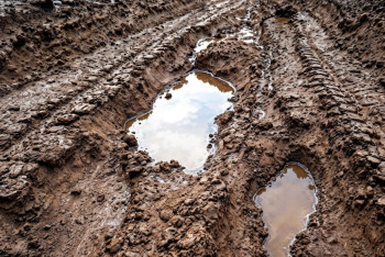 Фотография к новости: Шымкентте 7 жастағы бала қоршалмаған шұңқырға құлап, көз жұмды