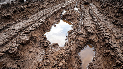 Шымкентте 7 жастағы бала қоршалмаған шұңқырға құлап, көз жұмды