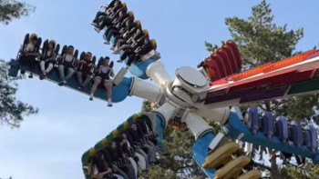 Фотография к новости: Алматыда аттракцион істен шығып, адамдар биіктікте қалып қойды