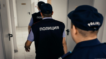 Фотография к новости: Қорқытып ақша, ноутбук және алтын бұйымдар иемденгендер ұсталды