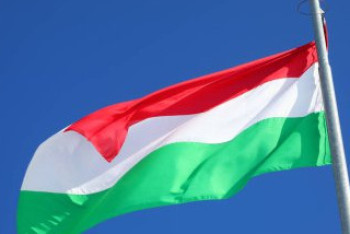 Фотография к новости: Венгрия енді ер мен әйелді ғана мойындайды