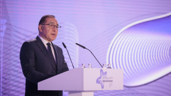 Фотография к новости: Өзбек жастары телефонмен ұйықтап, телефонмен оянады