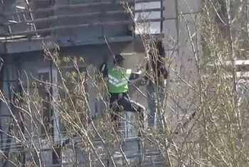 Фотография к новости: Полицейлер шығысқазақстандық тұрғынды аман алып қалған