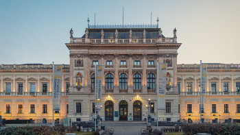 Фотография к новости: Трампты тағы қандай түлен түртті: әйгілі Гарвардқа шүйлікті