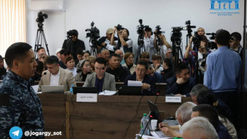 Фотография к новости: "Оқиға қалай болды?": Сотта Шерзаттың әжесі жауап беріп жатыр