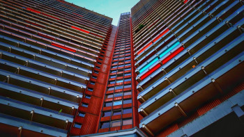 Фотография к новости: 25-қабаттан құлаған 9 жасар қыз аман қалды