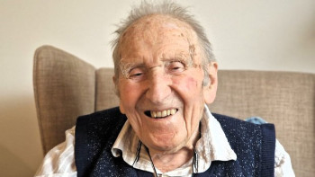 Фотография к новости: 108 жастағы ардагер ұзақ өмір сүрудің құпиясымен бөлісті