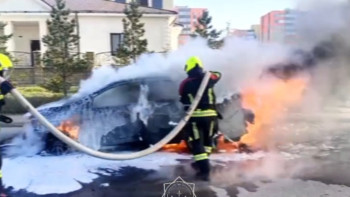 Фотография к новости: Елорданың орталығында көлік өртенді