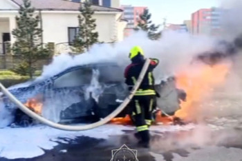 Фотография к новости: Елорданың орталығында көлік өртенді