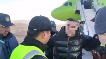 Фотография к новости: 9 жыл бойы іздеуде жүрген қылмыскер әуежайда ұсталды