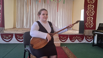 Фотография к новости: Домбыраға ғашық Полина: Өнер мен ұлттық рухтың өкілі