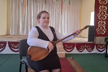 Фотография к новости: Домбыраға ғашық Полина: Өнер мен ұлттық рухтың өкілі
