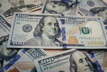 Доллар 3 жылдағы ең төменгі деңгейге құлдырады