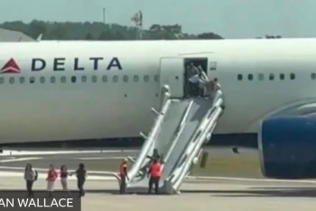 Фотография к новости: Орландо әуежайында 282 жолаушысы бар ұшақ өртеніп кетті