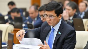 Фотография к новости: Асхат Аймағамбетов оқушылар мен студенттерге қатысты ұсыныс айтты