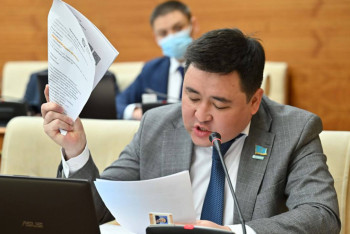 Фотография к новости: Шәмшінің 55 әні үшін небәрі 22 мың теңге төлеген: Депутат әділетсіздікке алаңдады