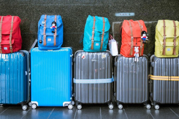 Саяхатшы артық жүк салуға болатын ерекше әдісті көрсетті