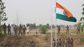 Фотография к новости: Үндістан Пәкістанмен шекарадағы басты өткелді жапты
