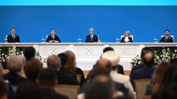 Фотография к новости: "Оңай болмайды. Бірақ алаңдауға еш негіз жоқ". Тоқаев қиындықты еңсере алатынымызды айтты