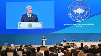 Фотография к новости: Біз біреуге еліктеп, жан-жағымызға жалтақтаған емеспіз – Тоқаев