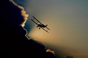 Жеңіл моторлы ұшақ теңізге құлады: қаза тапқандар бар