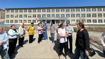 Фотография к новости: Атыраудың қақ ортасындағы апатты мектеп әлі бұзылмаған