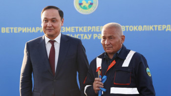 Фотография к новости: Жамбылда ветеринарларға 50 қызметтік автокөлік кілті табысталды