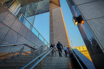 Фотография к новости: Қазақстанда шетелден келген компанияларға қандай талаптар қойылады?