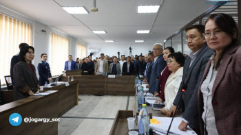 Фотография к новости: Шерзат өлімі: Дарханға 1000 теңге аударған кісі сотта жауап беріп жатыр