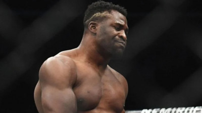 UFC-дің бұрынғы чемпионы 17 жастағы қызды мотоциклмен қағып кетті