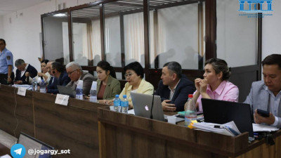 "Мен балама сенемін". Сотта Дархан Әскентайға ақша жіберген шоттың иесі жауап берді