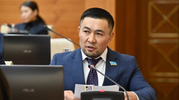 Фотография к новости: Ардақ Назаров ажырасатын ерлі-зайыптыларға алдымен жарна төлетуді ұсынды