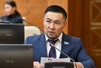 Фотография к новости: Ардақ Назаров ажырасатын ерлі-зайыптыларға алдымен жарна төлетуді ұсынды