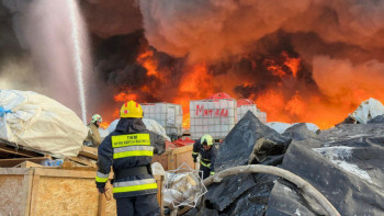 Фотография к новости: Талдықорғанда пластик цехының аумағында өрт шықты