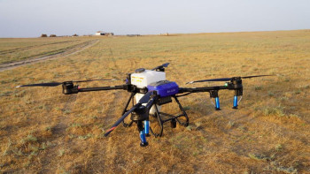 Фотография к новости: Елімізде шегірткені жоюға дрондар пайдаланыла бастады