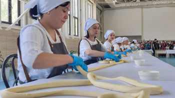 Фотография к новости: Алматыда ең ұзын лағман дайындалып, рекорд орнатылды