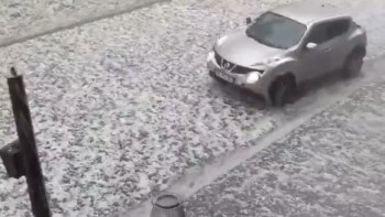 Фотография к новости: Парижде бұршақ жауып, метро станцияларын су басты