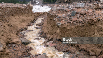 Фотография к новости: Қырғызстанда күшті лай көшкіні жүрді