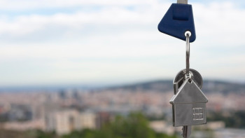 Фотография к новости: "Дипломмен ауылға": 2025 жылы 2,8 мың жас маман тұрғын үймен қамтылады