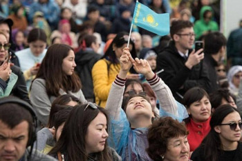 Фотография к новости: Сауалнама нәтижесі: Азаматтардың 73,3%-ы ел дұрыс бағытта дамуда деп санайды